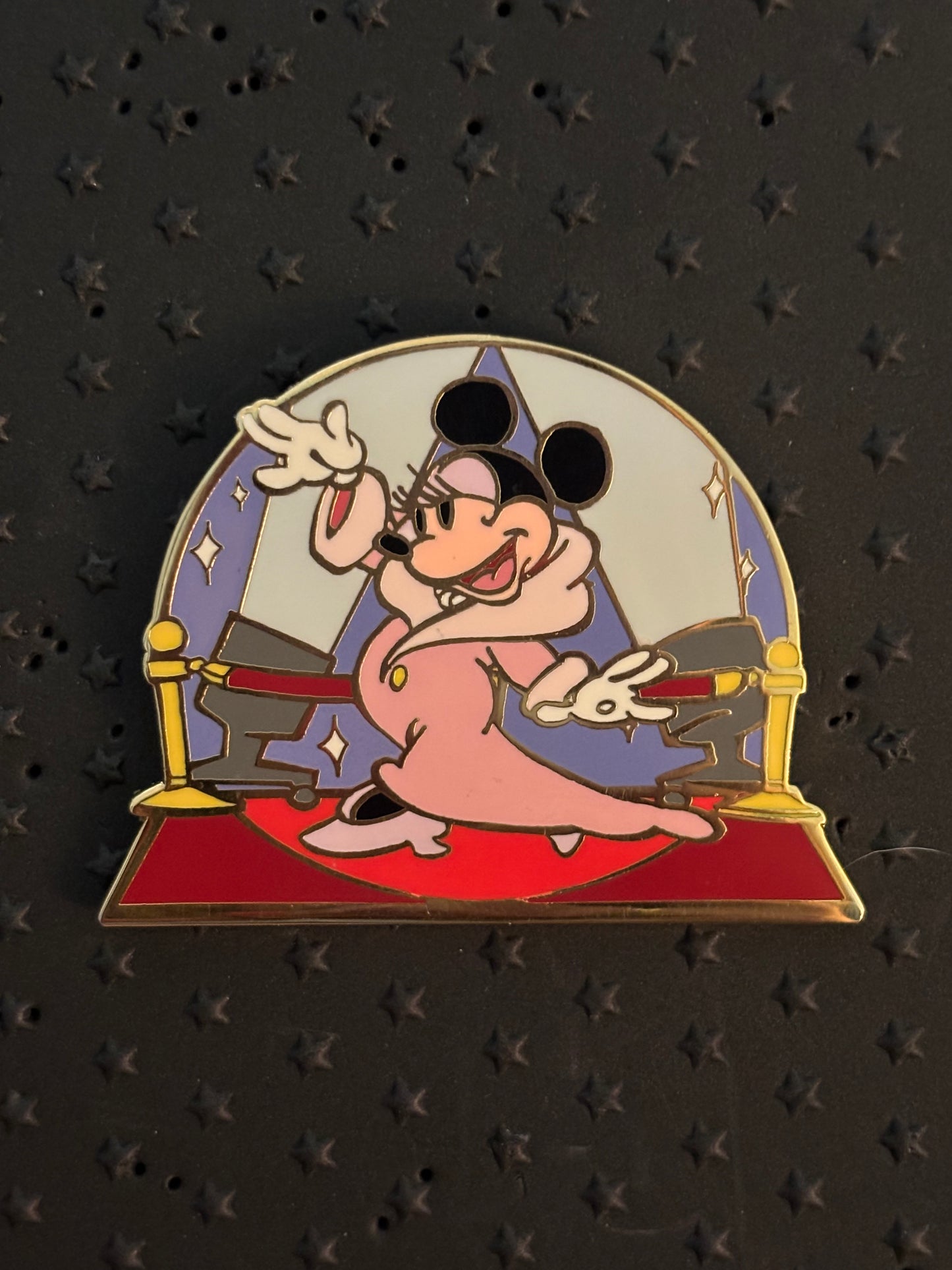 Minnie Mouse red carpet Auctions pin