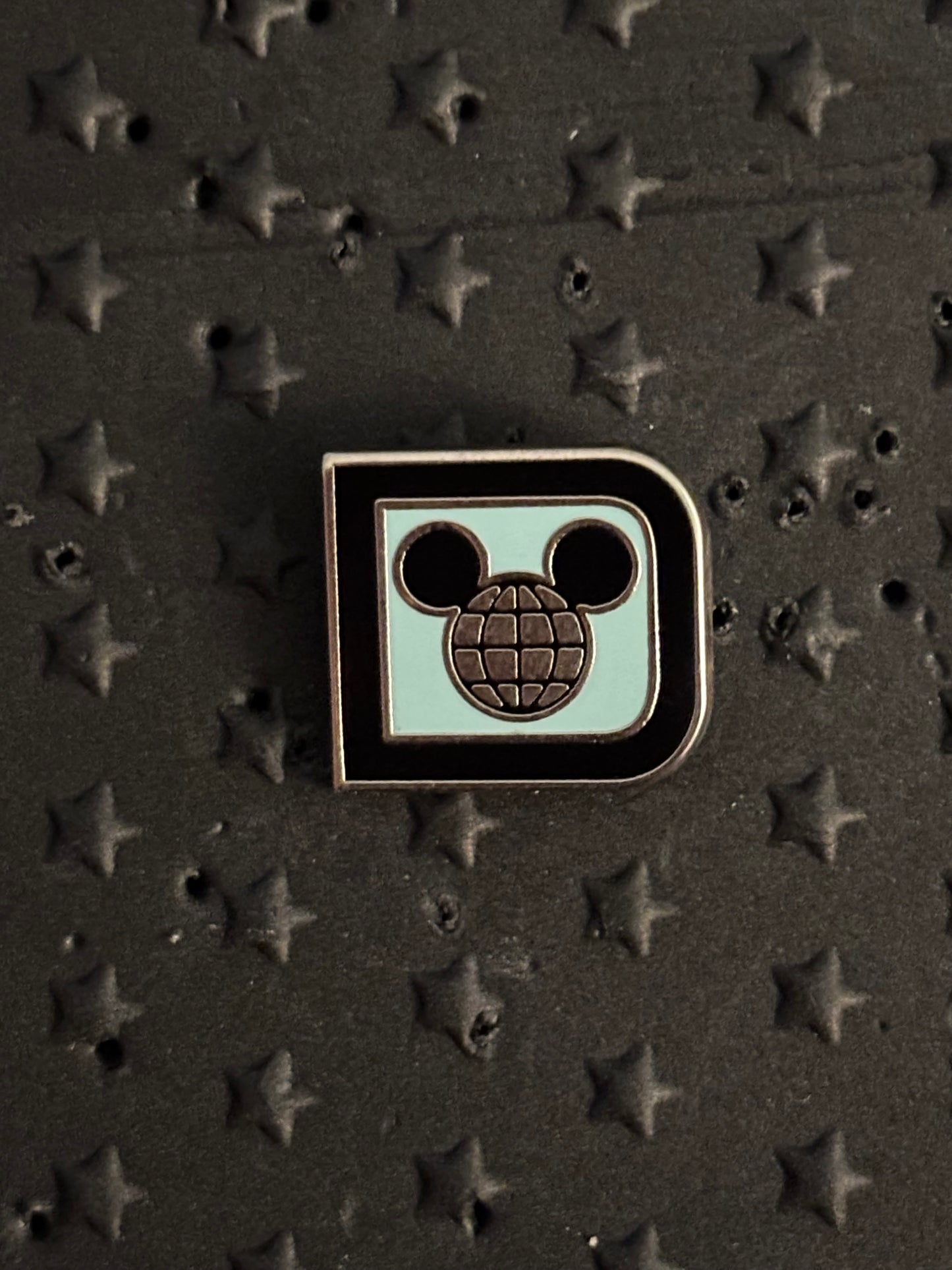 Tiny Kingdom Series 2 WDW Ear Globe D pin