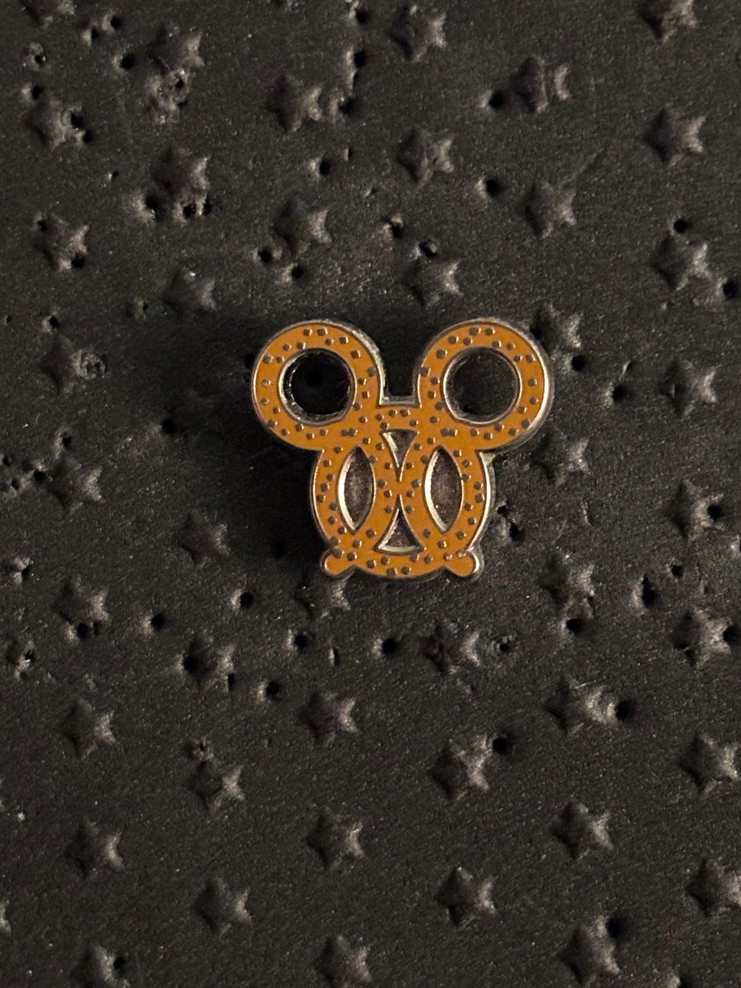 Tiny Kingdom Series 2 Mickey Pretzel pin