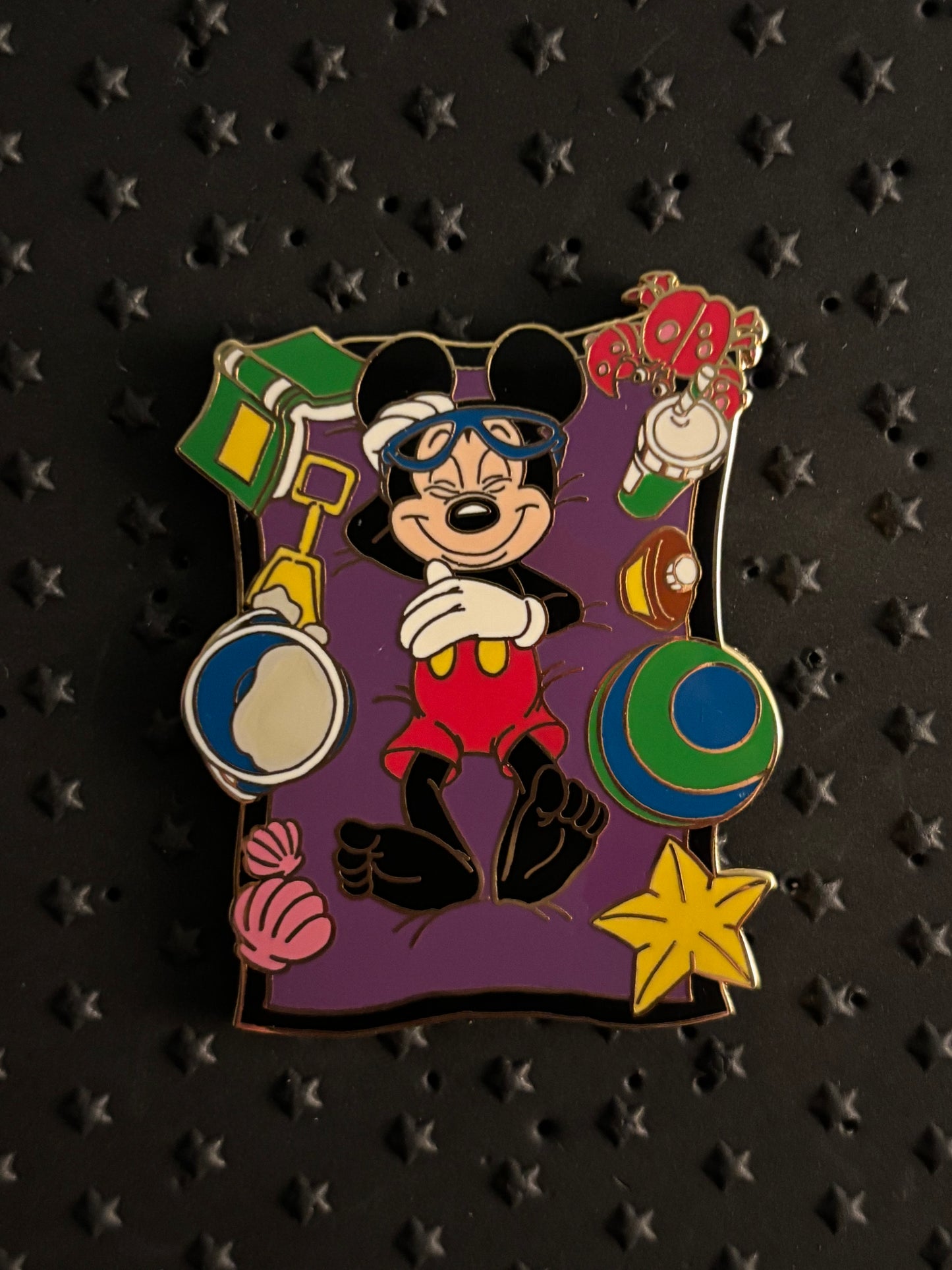 Mickey on beach blanket Disney Auctions pin