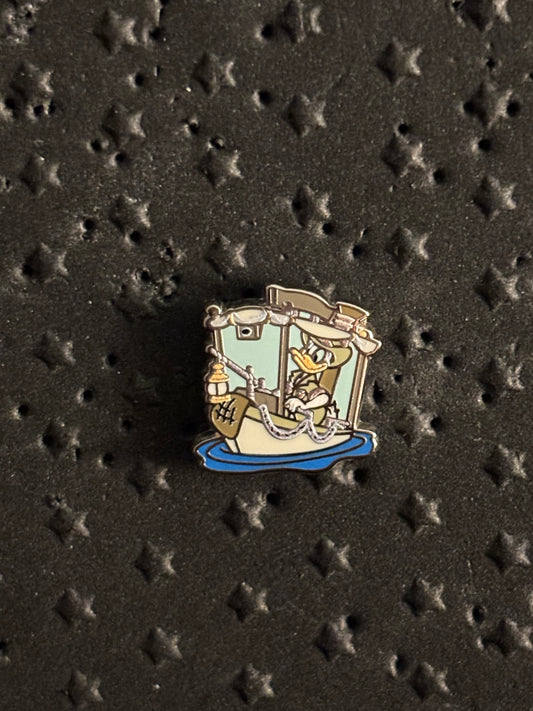 Tiny Kingdom Series 2 Donald Skipper Jungle Cruise pin