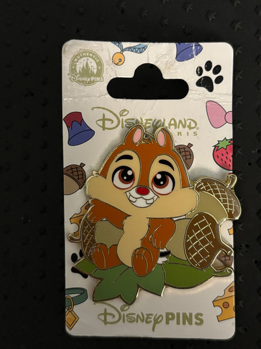 Dale with acorns Paris pin *DAMAGED CARD*