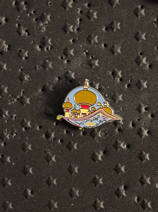 Tiny Kingdom Series 3 Magic Carpet & Agrabah pin